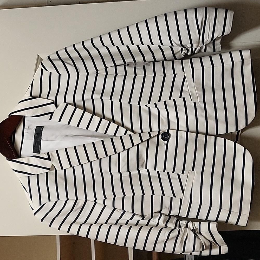 Limited Tapered Navy and Cream scrunch sleeve blazer